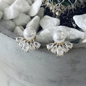 Calisades pearl rhinestone stud earrings